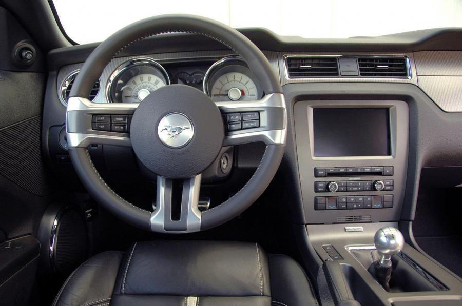  Ford Mustang GT 2010 года  (фото 30 из 213)